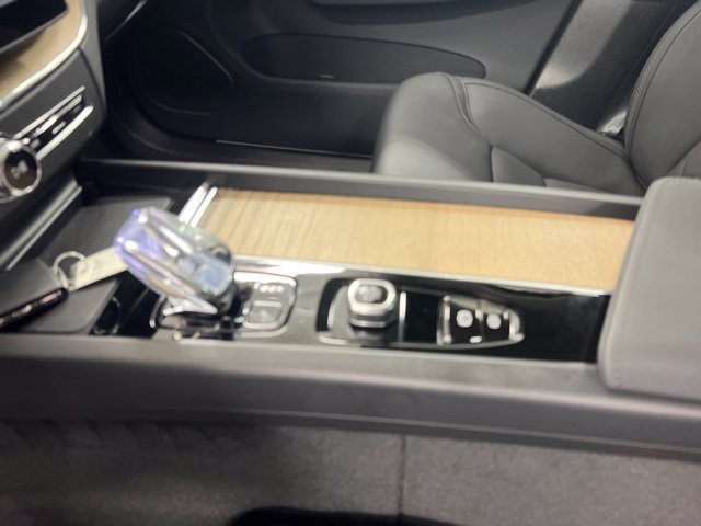 New 2026 Volvo XC60 B5 Plus w/ Protection Package Premier AWD/4WD image 19