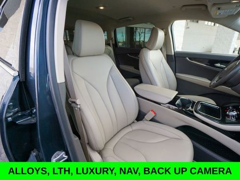 Used 2023 Lincoln Nautilus FWD w/ Premium Package image 30