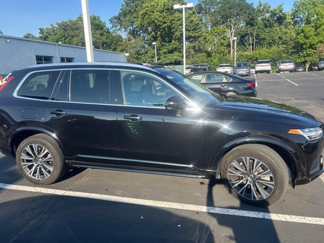 Used 2022 Volvo XC90 T5 Momentum w/ Climate Package AWD/4WD image 9