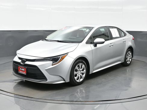 Used 2024 Toyota Corolla LE FWD image 2