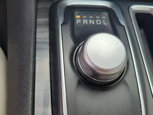 Used 2018 Chrysler 300 Touring L AWD/4WD image 9