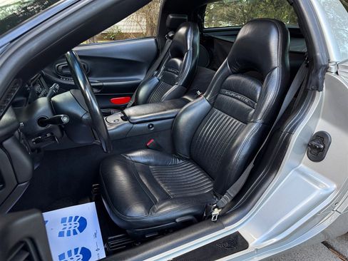 Used 2004 Chevrolet Corvette Coupe w/ Preferred Equipment Group image 48