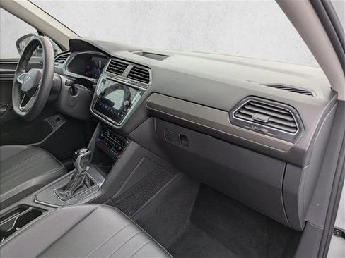 Certified 2023 Volkswagen Tiguan SE FWD image 25
