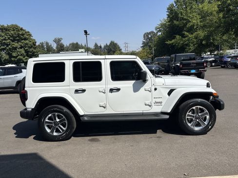 Used 2022 Jeep Wrangler Unlimited Sahara w/ Safety Group AWD/4WD image 6