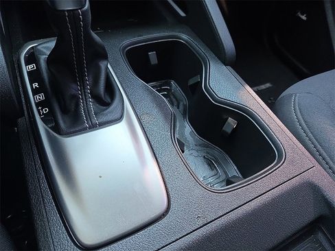 Used 2024 Nissan Frontier SV w/ SV Convenience Package image 9