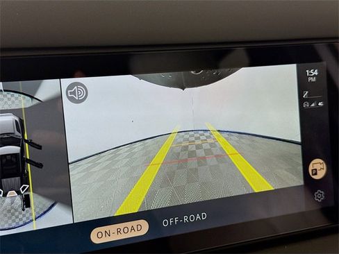 Used 2023 Land Rover Defender 110 SE image 17