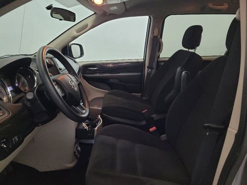 Used 2018 Dodge Grand Caravan SE FWD image 17