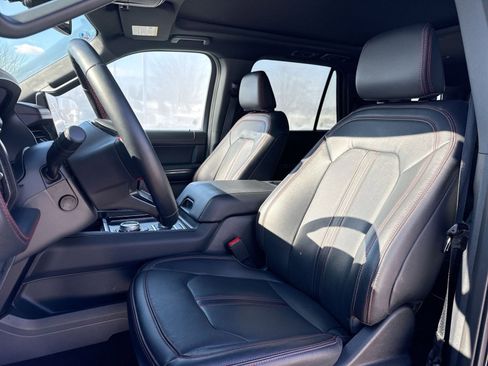 Used 2023 Ford Expedition Limited image 13