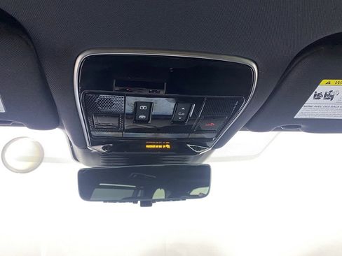 Used 2023 Land Rover Range Rover Long Wheelbase SE image 23