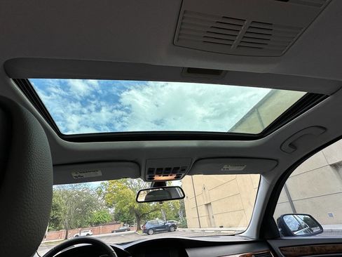 Used 2010 BMW 528i Sedan image 15