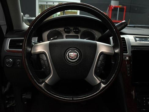 Used 2013 Cadillac Escalade EXT Luxury AWD/4WD image 23
