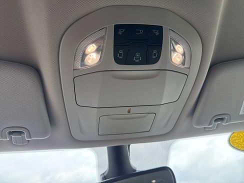 Used 2023 Chrysler Voyager LX image 27