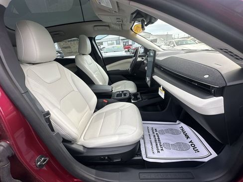 Used 2025 Ford Mustang Mach-E Premium image 25