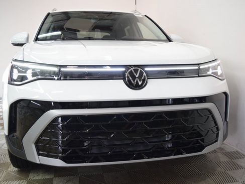 New 2025 Volkswagen Taos SEL image 2