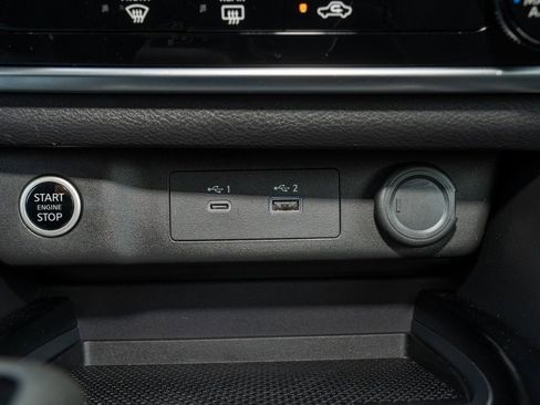 Used 2023 Nissan Rogue S image 14