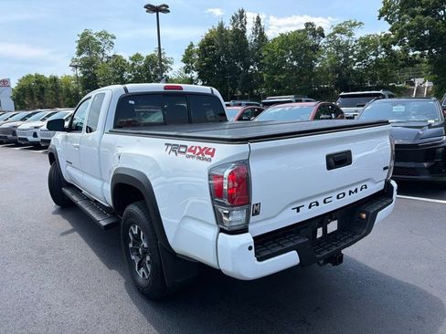 Used 2021 Toyota Tacoma TRD Off-Road w/ Technology Package AWD/4WD image 8