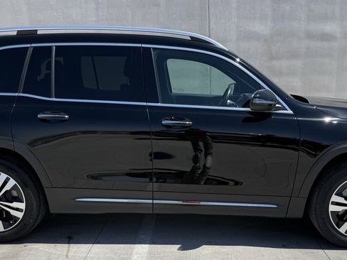 Used 2025 Mercedes-Benz GLB 250 4MATIC image 3