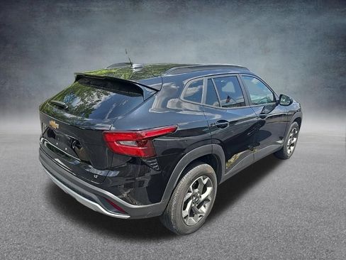Used 2025 Chevrolet Trax LT FWD image 9