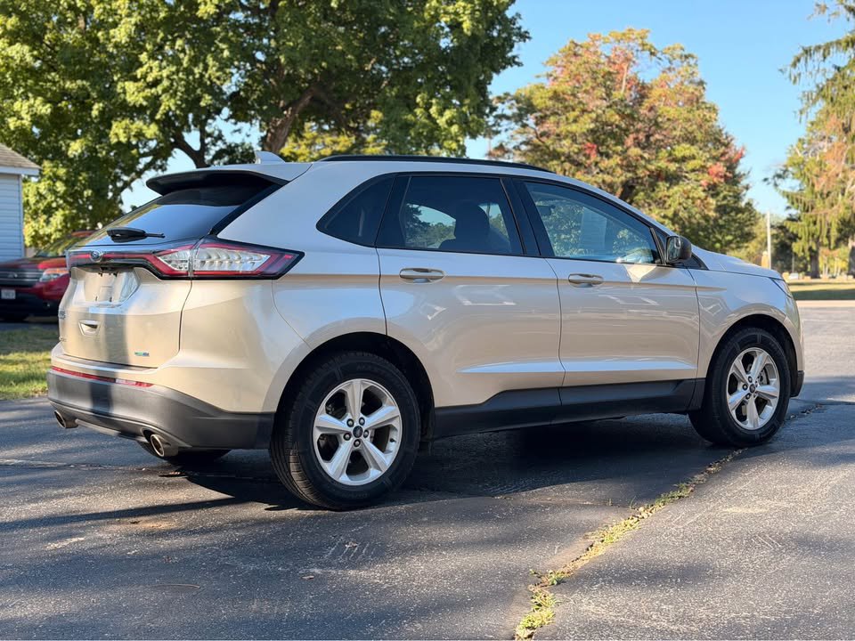 Used 2017 Ford Edge SE w/ Cargo Accessory Package AWD/4WD image 4