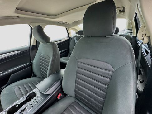 Used 2019 Ford Fusion SE image 13