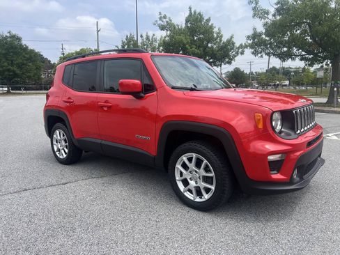 Used 2019 Jeep Renegade Latitude w/ UConnect 8.4 Nav Group AWD/4WD image 3
