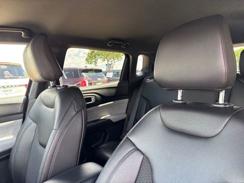 Used 2025 Jeep Compass Latitude AWD/4WD image 10