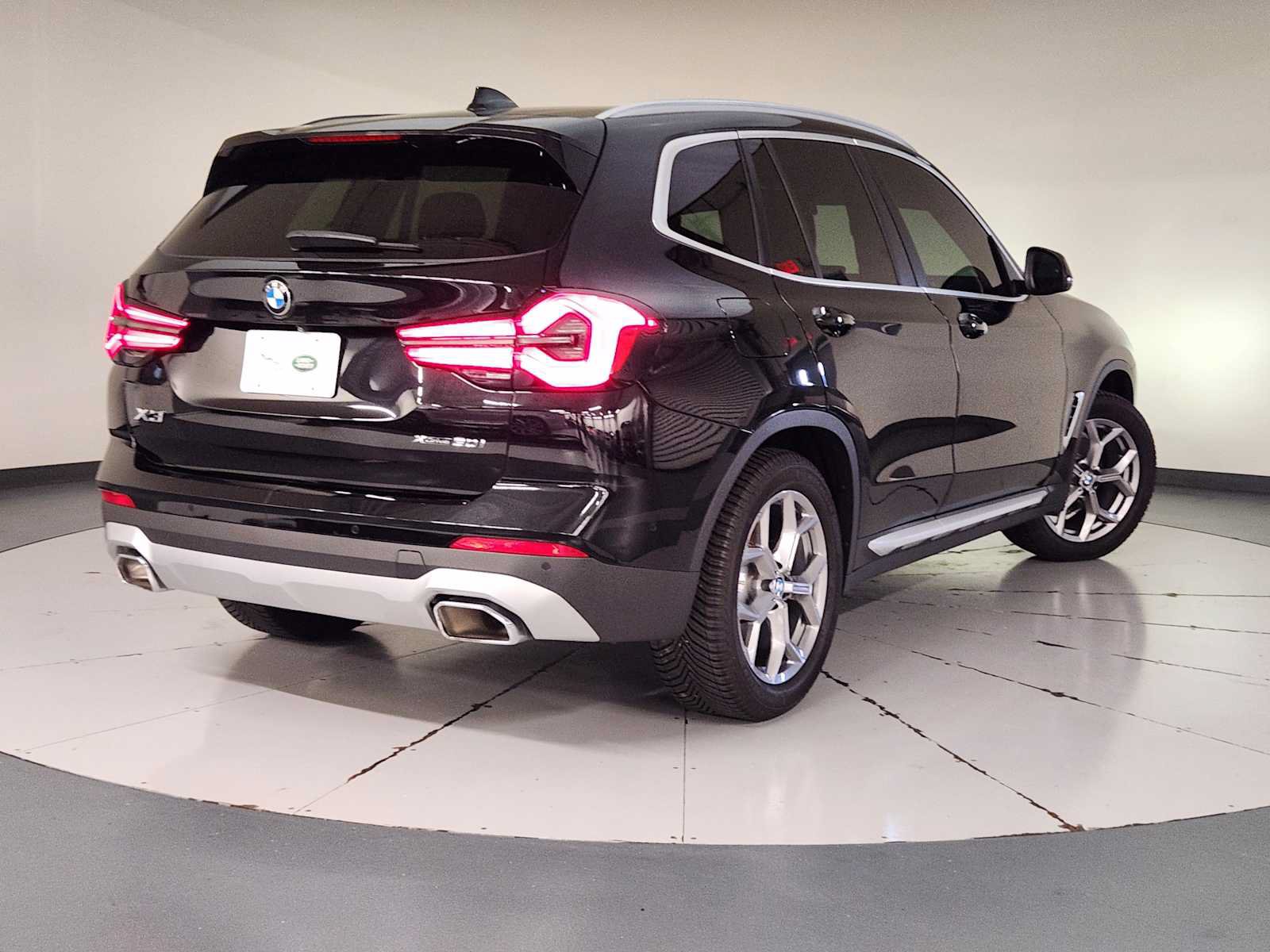 Used 2023 BMW X3 xDrive30i w/ Premium Package AWD/4WD image 2