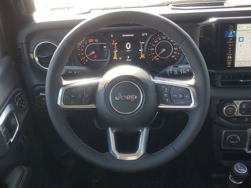 New 2026 Jeep Wrangler Unlimited Sahara AWD/4WD image 18