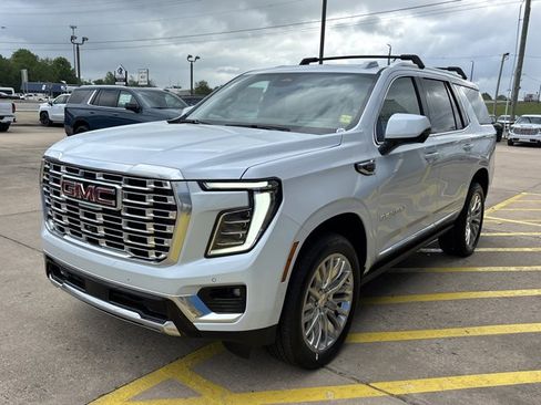 New 2026 GMC Yukon Denali w/ Sun & Power Step Package image 11