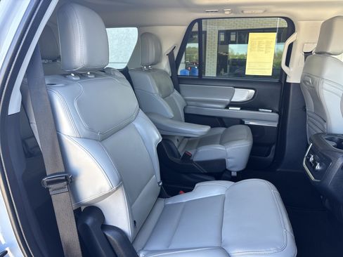 Used 2025 Ford Expedition Active AWD/4WD image 13