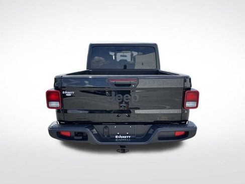 Used 2024 Jeep Gladiator Sport AWD/4WD image 7