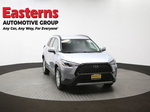 Used 2023 Toyota Corolla Cross LE image 48