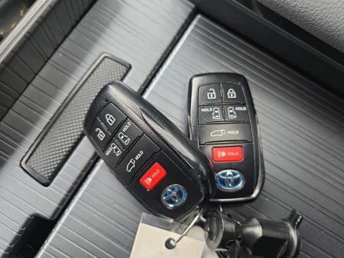 Used 2022 Toyota Sienna XSE w/ XSE Plus Package FWD image 36