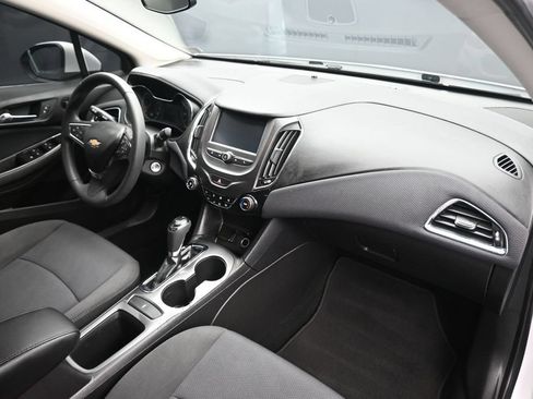 Used 2018 Chevrolet Cruze LT FWD image 39