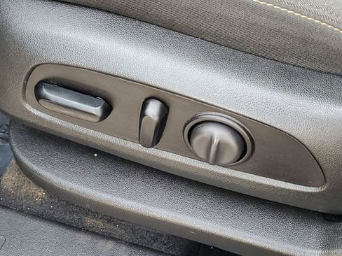 Used 2021 Chevrolet Equinox LT w/ LPO, Blackout Package image 7