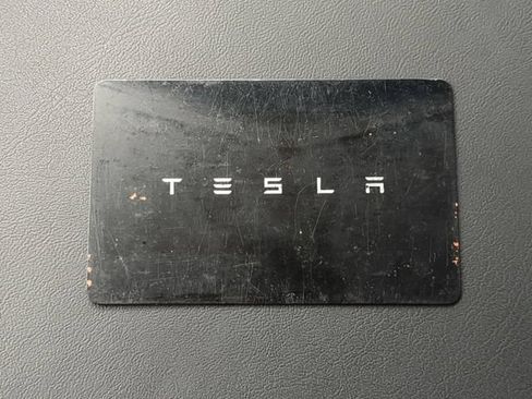 Used 2024 Tesla Cybertruck AWD Crew Cab image 30