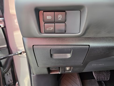 Used 2026 Toyota Highlander XLE AWD/4WD image 16
