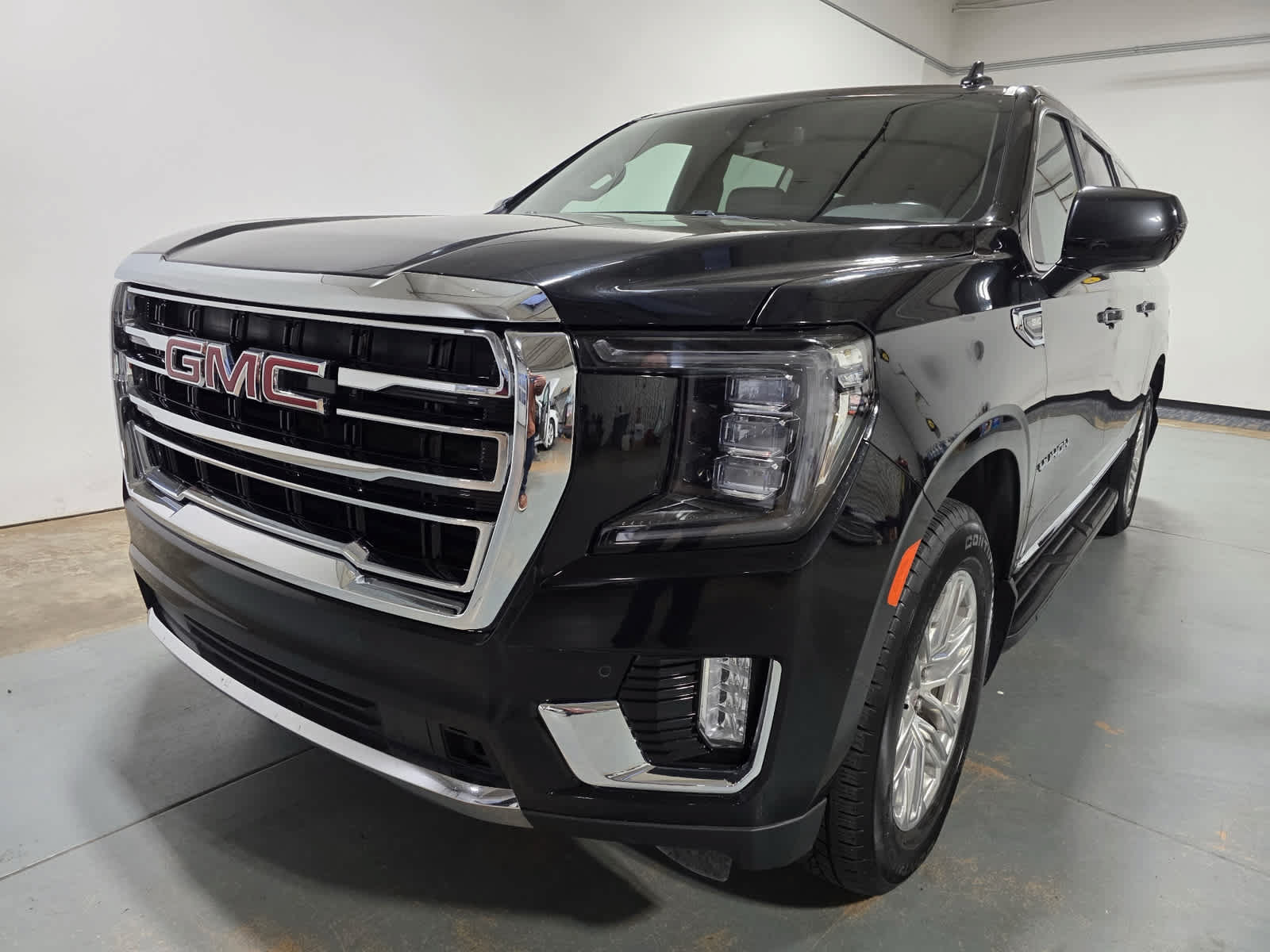 Used 2023 GMC Yukon XL SLT AWD/4WD image 1