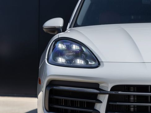 Certified 2023 Porsche Cayenne S Platinum AWD/4WD image 19
