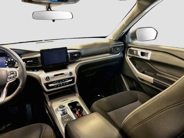 Used 2024 Ford Explorer XLT AWD/4WD image 23