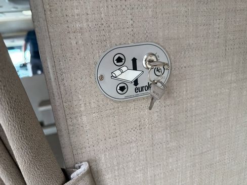 Used 2020 Mercedes-Benz Sprinter 3500 image 32