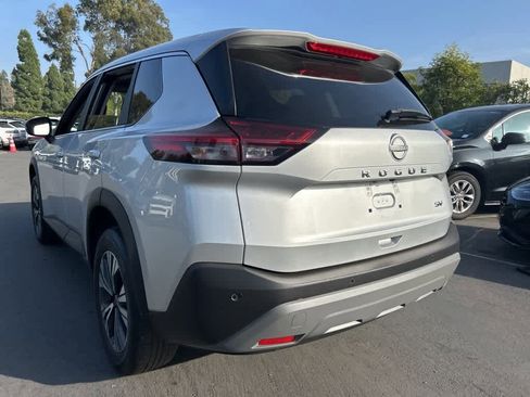 Used 2023 Nissan Rogue SV image 4