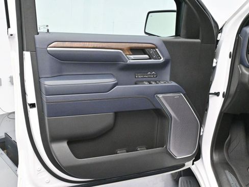 Used 2023 Chevrolet Silverado 1500 High Country w/ High Country Premium Package image 10