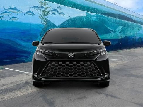 New 2026 Toyota Sienna XSE FWD image 2