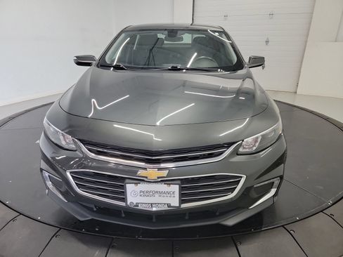 Used 2018 Chevrolet Malibu LT FWD image 2