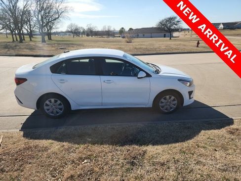 Used 2022 Kia Rio LX image 2