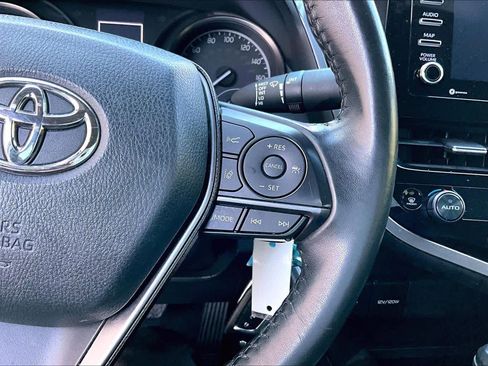 Used 2022 Toyota Camry SE image 23