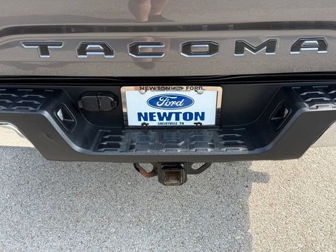 Used 2021 Toyota Tacoma TRD Off-Road AWD/4WD image 33