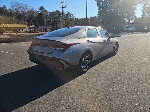 Certified 2025 Hyundai Elantra Sport image 5