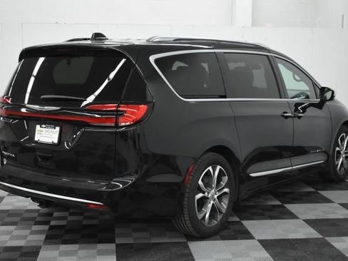 Used 2022 Chrysler Pacifica Pinnacle image 5